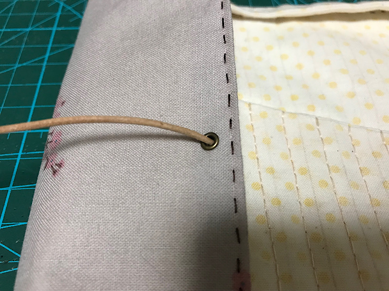 編み針入れ　革紐　表