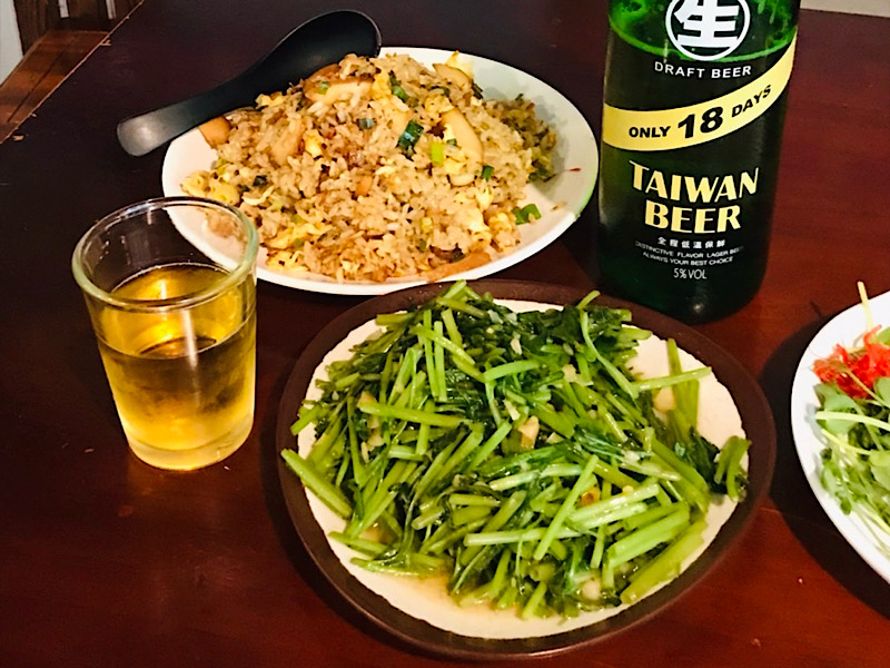 アワビのチャーハンと空芯菜炒め