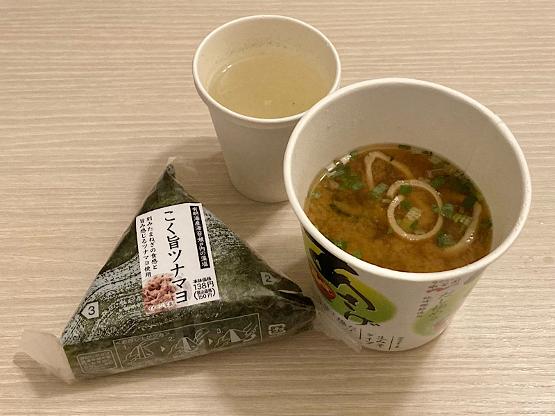 TOCFL広島朝ごはん　ツナマヨおにぎり、あさげ、梅昆布茶