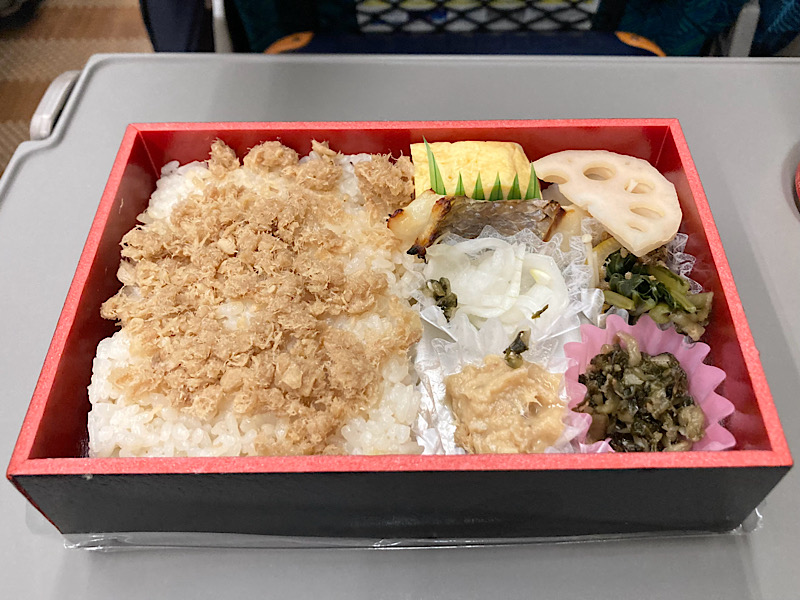鯛めし弁当　中身
