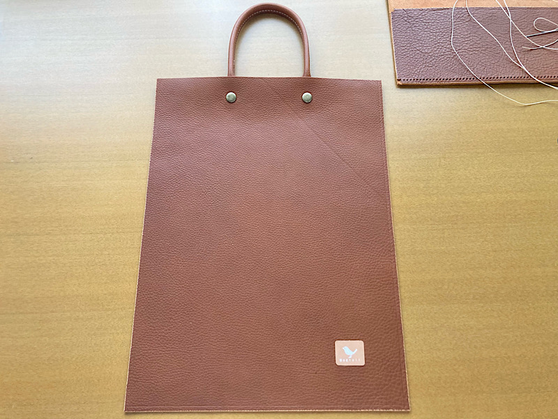 トートバッグ　wagtailタグ接着