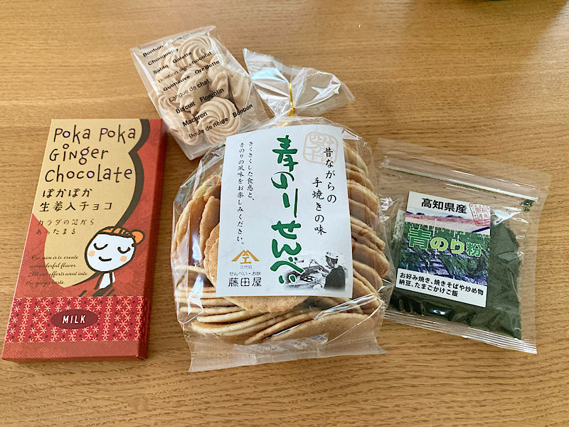 スタントマン旅行2日目 お土産 ぽかぽか生姜入チョコ、絞り出しメレンゲクッキー、青のりせんべい、青のり粉