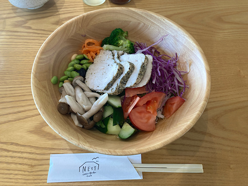 ネストウエストガーデン土佐 ハーブチキンのサラダ