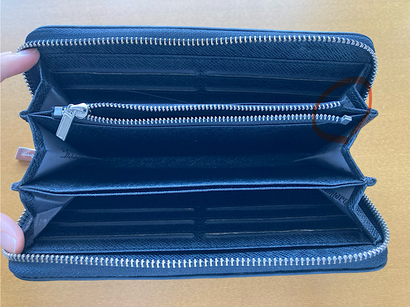 ぼくらベアベアーズ長財布 開けたところ ジッパーの留め具取れかけ