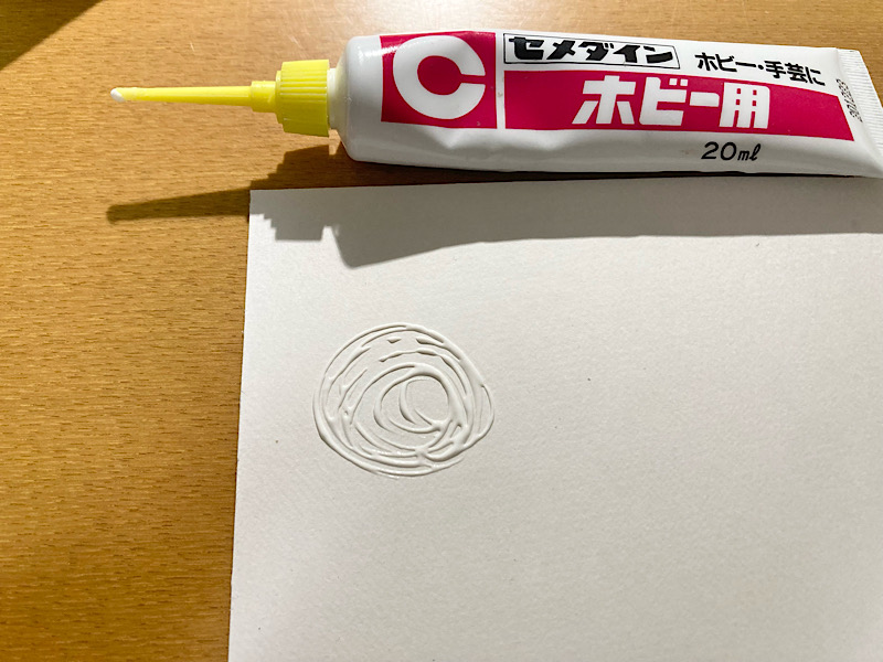 ちいかわ シーサーバッグフック 厚紙に接着剤塗布