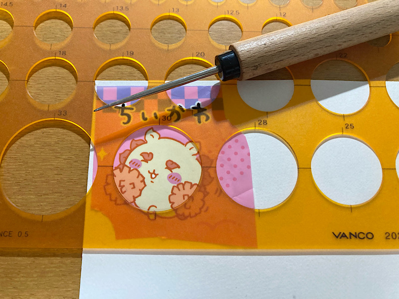 ちいかわ シーサーバッグフック 円テンプレートで印つけ